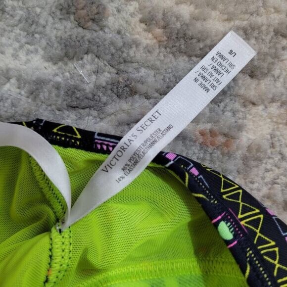 Victoria's Secret The Player Racerback Sports Bra Geometric Pattern - Size Large - Picture 5 of 5